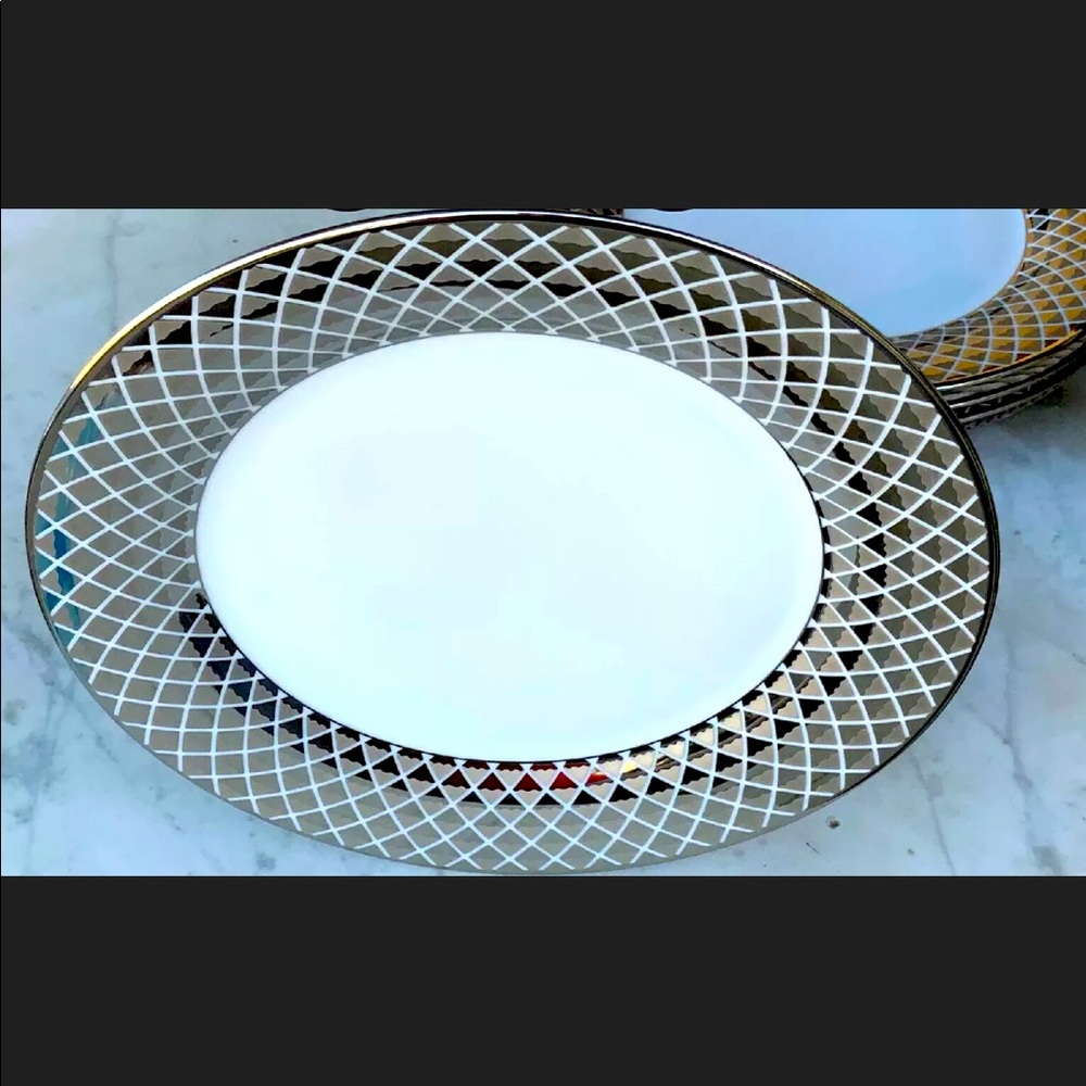 CIROA LUXE DINNER PLATES SILVER METALLIC DIAMOND NEW 10.5 INCH PORCELAIN
